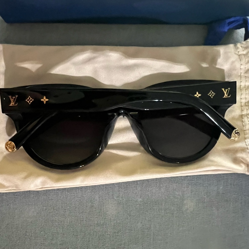 Louis Vuitton sunglasses authentic - Picture 2 of 6